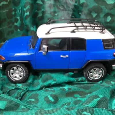 Diecast Toyota FJ Cruiser 1:18