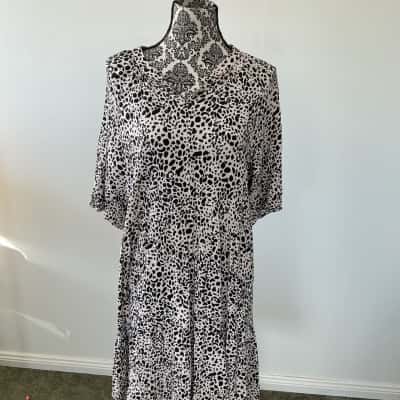Jeanswest Womens  Size 16 Casual Dress Black  / Pattern / White 