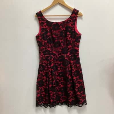 Review Womens  Size 14 Sleeveless Dress  Black  / Pink  (k)