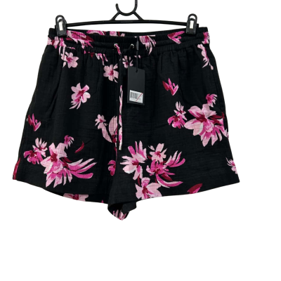 DECJUBA FLORAL SHORTS. SIZE L