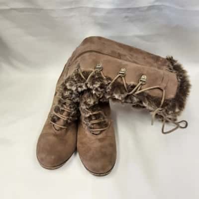 Corelli  Faux Suede Womens  Size 9 Wedge Heel Long Faux Fur Lined Boots