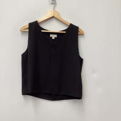 Forcast Womens  Size 10 Black  v neck top