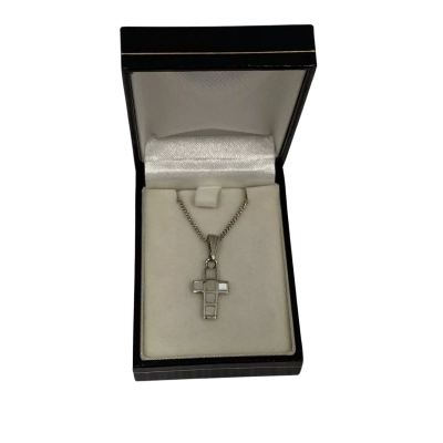 F&A 925 Marked Women's Pendant Cross (Chain not silver)