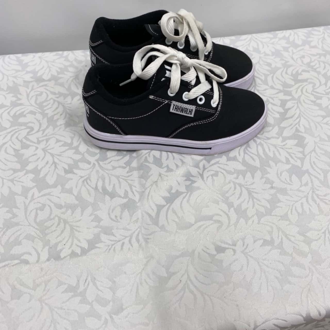 Kids Heelys by Tahwalhi Black (s)