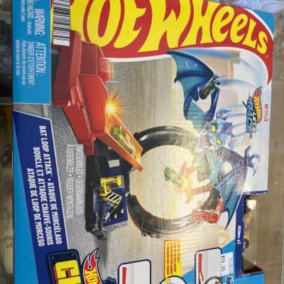 Hot wheels let’s race bat loop attack