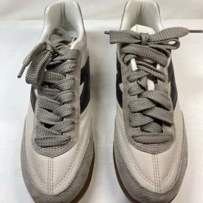New Balance Sneakers / Beige