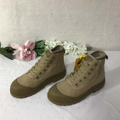 Volley US Size 7 (Men) /  US Size 9 (Women) Tan Overgrip Boots (new)