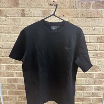  Mens Recoil black shirt  Size M 