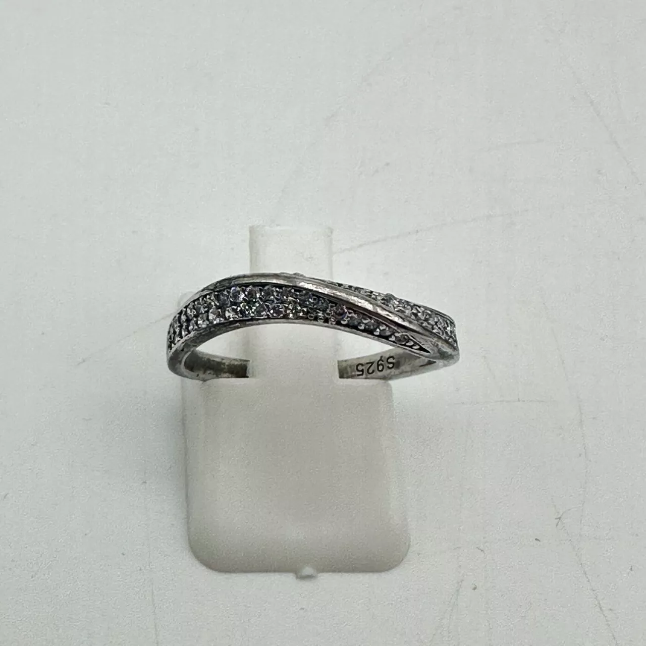 S925 Silver Sparkly Clear Stones Ring size N