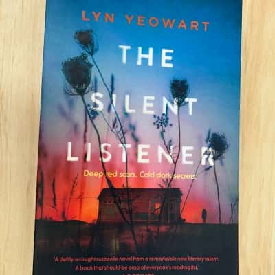 The silent Listener, Lyn Yeowart