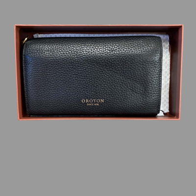 Oroton Womens Clutch Wallet& Pouch Black  