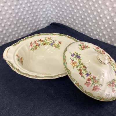 Johnson Bros England “old Chelsea” tureen 