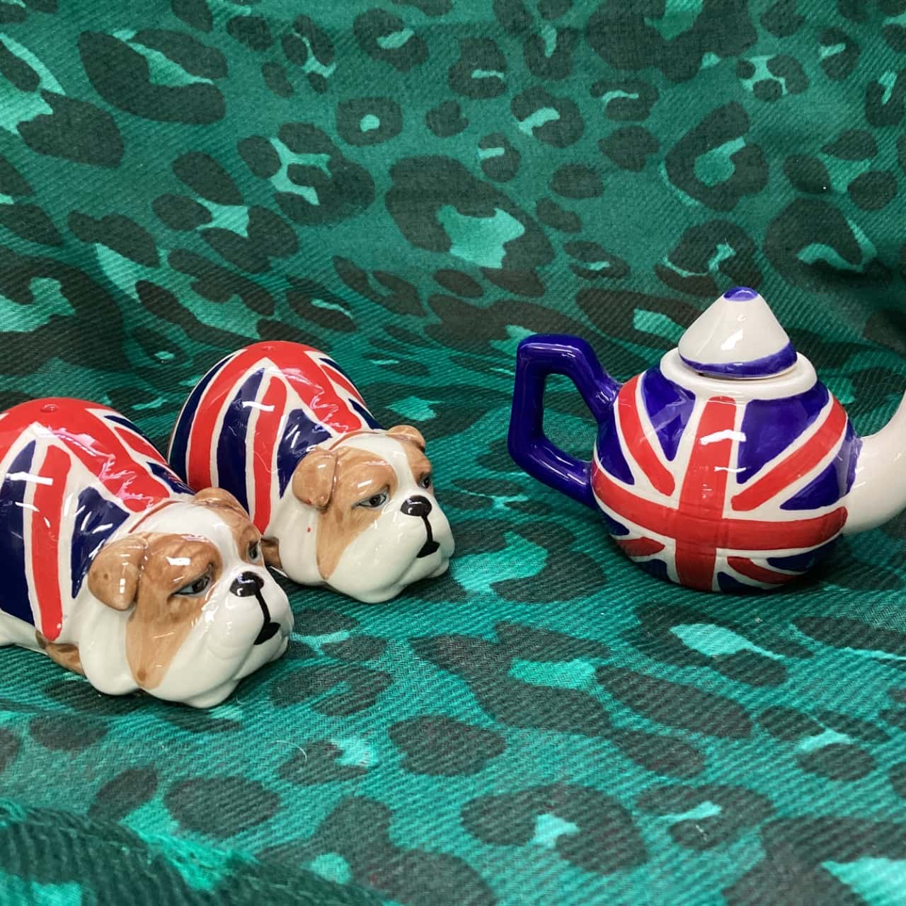 British Bulldog S & P plus Tiny Teapot(s)