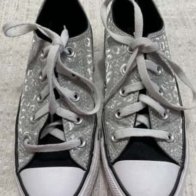 Converse Womens  Size 6 Sneakers Silver 