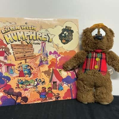 Listen With Humphrey to.. Vinyl and Bear duo 