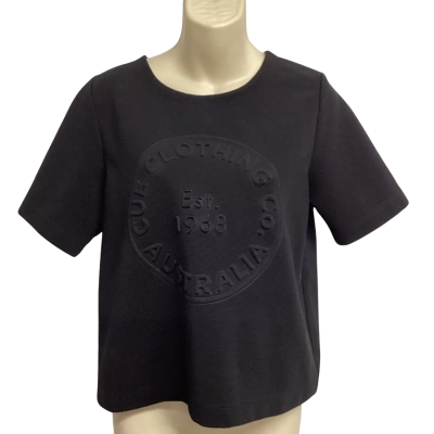Cue Womens  Size M Logo Top VGUC
