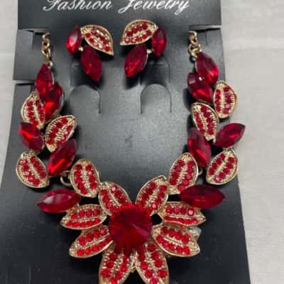  Womens Sparkly Necklace & Earrings set Gold / Red 