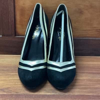 Peep toe shoes Womens  Size 40 Heels Black  / Gold / Purple / Striped 