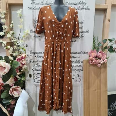 Witchery Brand! GORGEOUS POLKA DOT PATTERN MIDI DRESS Womens Size 12 Midi Dress / Short Sleeve Dress Brown / Pattern / Polka Dot / White (s) - Used As New | Salvos Stores Witchery Brand! GORGEOUS POLKA DOT PATTERN MIDI DRESS Womens Size 12 Midi Dress / Short Sleeve Dress Brown / Pattern / Polka Dot / White (s) - Used As New | Salvos Stores