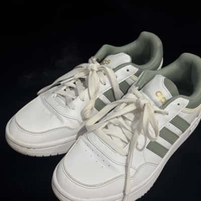 Adidas Womens  Size 7 Sneakers Green / White 