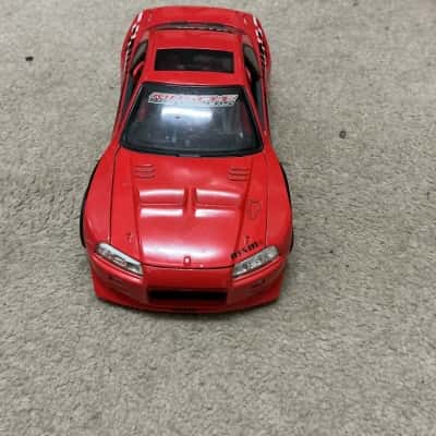 Muscle machines 1/18 scale red 2000 Nissan GT-R collector car