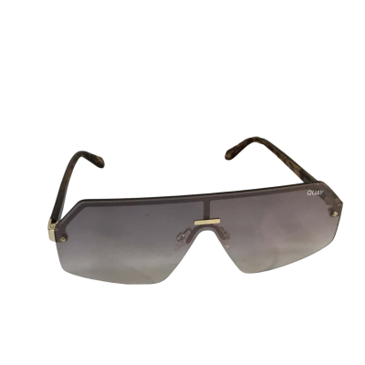  Unisex Quay Sunglasses and Case