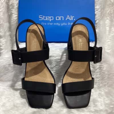  Womens  Size 8 Black  