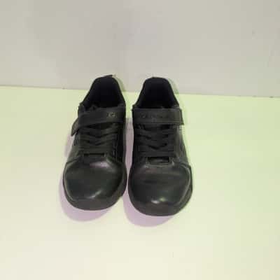 Skechers Kids Black  size 6
