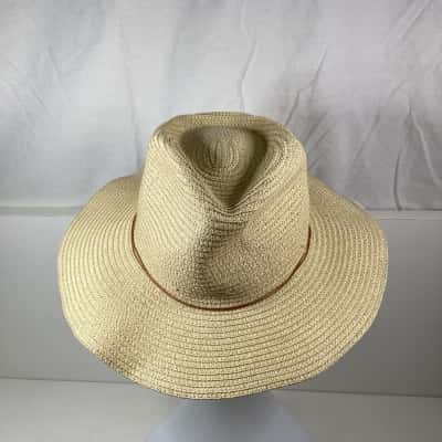 Vince Camuto hat Size 12-18m Beige 