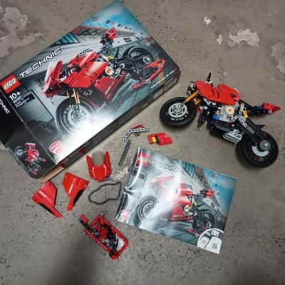 LEGO Technic 42107 Ducati Panigale V4 R