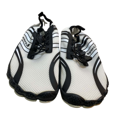  Unisex  Size 39 Black And White Shoes 