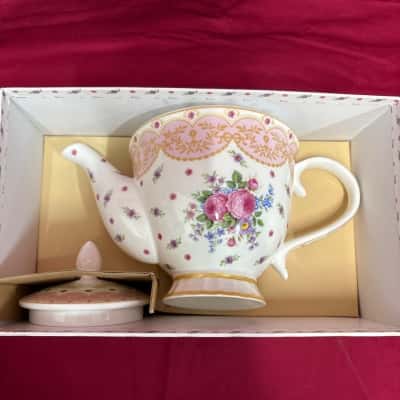 Maxwell & Williams Kensington Palace Collection Palace Rose Fine Bone China Teapot 750mls 