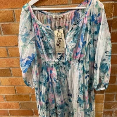  Womens  Size L Person- Elle Top 