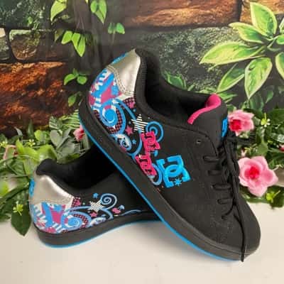 DC Womens leather sneakers US Size 8 New