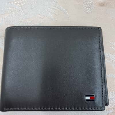 Tommy Hilfiger Mens leather wallet 