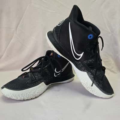 Nike Mens  Size 9.5 Boots / Sneakers Black  / White 
