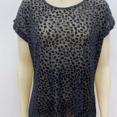 Capture Womens  Size 8 Short Sleeve Top Black  / Pattern 