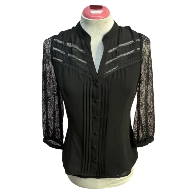 Review Womens  Size 8 Button Up Top Black  