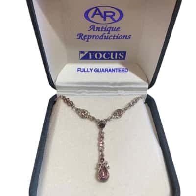 Gold tone necklace 