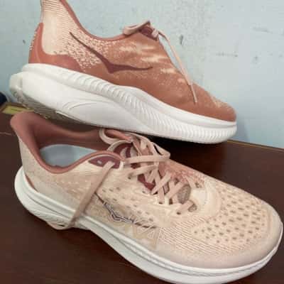 HOKA ONE ONE Womens  Size 9.5 Sneakers Pink  