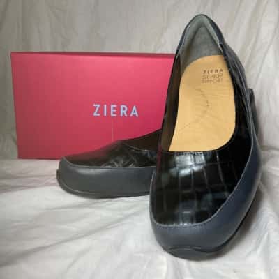 Ziera  Size 39 Flats Navy Blue 