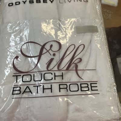  Womens  Size M / S silk touch bath robe