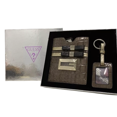 Guess Travel Gift Set Passport Holder & Luggage Tag Keychain
