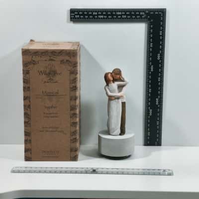 Willow Tree "Together" musical figurine by Susan Lordi