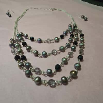  Womens Freshwater Pearl Necklace and earring set