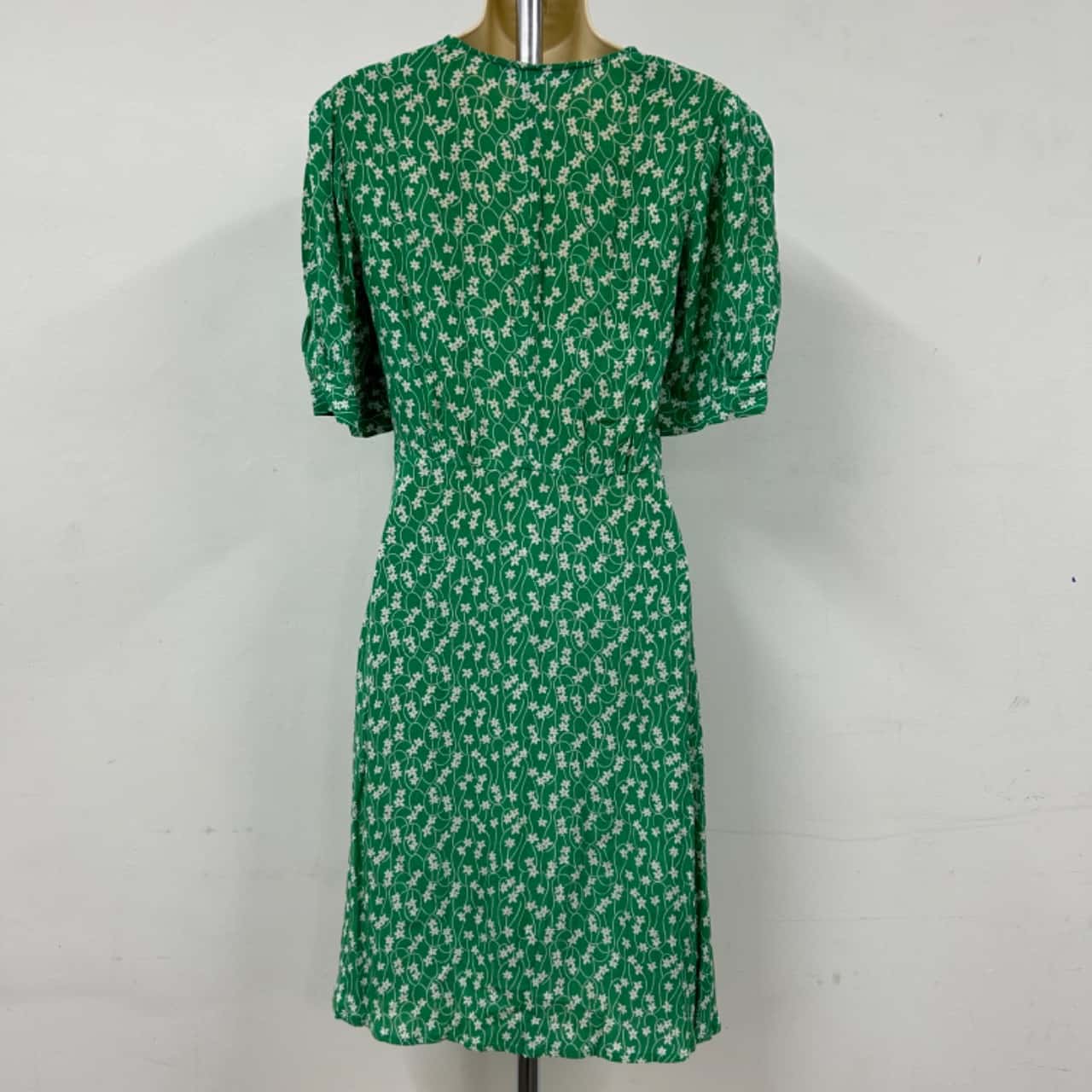 French Connection Size 6 Green Floral Dress (s) - Used Good | Salvos Stores French Connection Size 6 Green Floral Dress (s) - Used Good | Salvos Stores