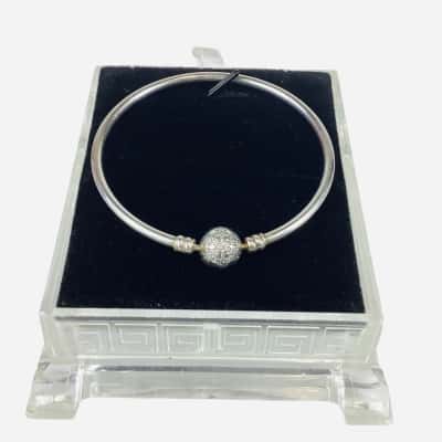 Pandora - Moments Sparkling Snowflake Clasp Silver Bangle 