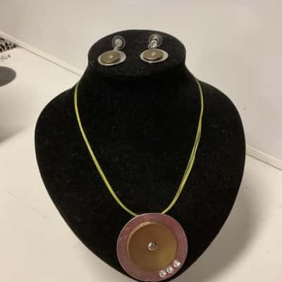  Womens Earrings with matching  Necklace Green / Silver tones