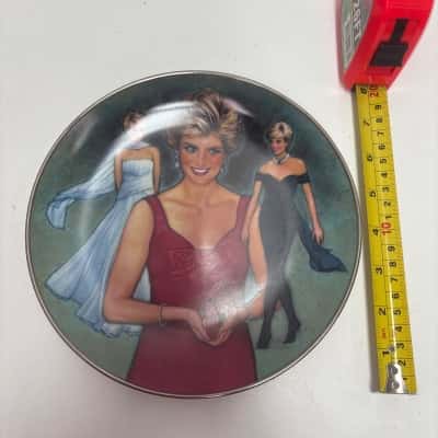 Franklin Mint Diana Queen of fashion plate 