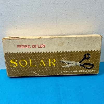 Vintage Solar Federal Pinking Sheers- in original box 